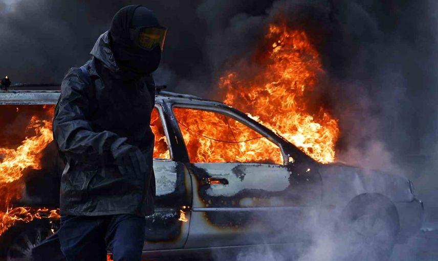 Paris'te sokakların tahribatına dönüşen protestolarda 13'ü çocuk 195 kişi gözaltına alındı