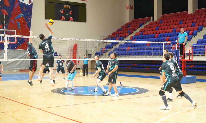 Niğde’de sporla kaynaşan kurumlar şampiyonluk için yarışıyor