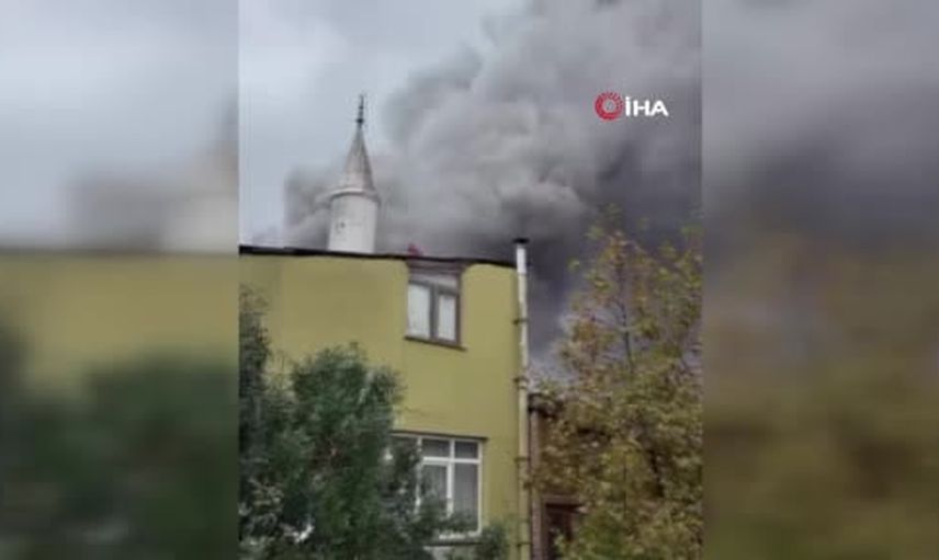 Bayrampaşa'da Muratpaşa Baltaş Sanayi Sitesi'nde çıkan yangın itfaiyeyi seferber etti