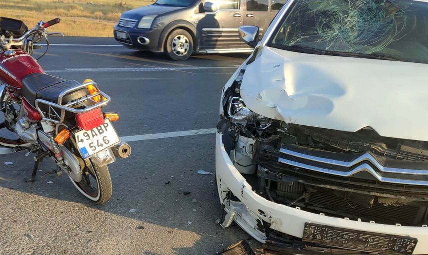 Hasköy-Korkut yolunda yan yola çıkış kazası: motosiklet sürücüsü ağır yaralandı