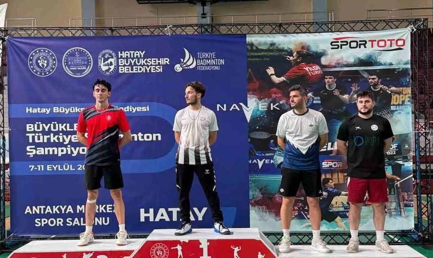 Kayserili badmintoncular Hatay'da kürsüye çıktı