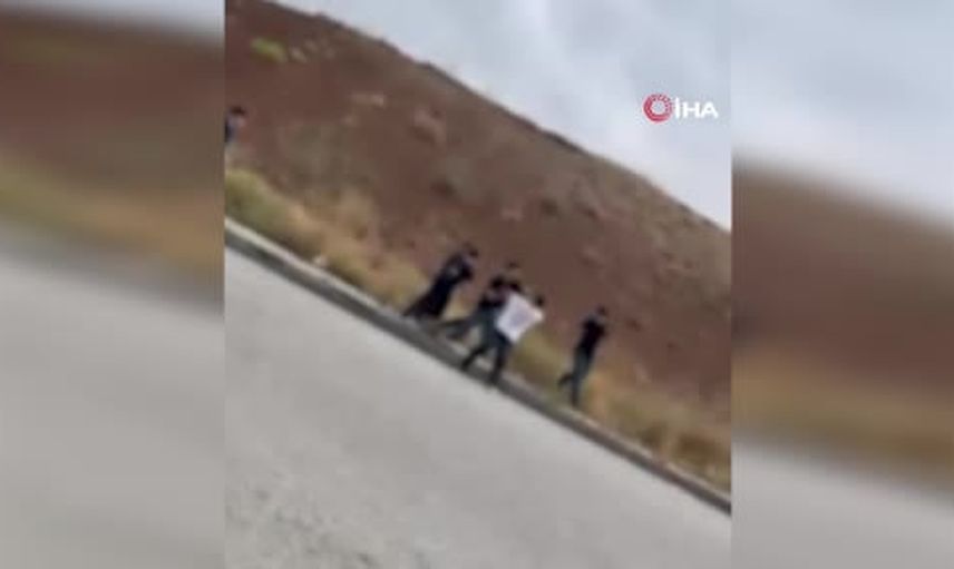Sincan'da Saraycık Mahallesi'nde lise öğrencileri arasında arbede cep telefonu kamerasına yansıdı