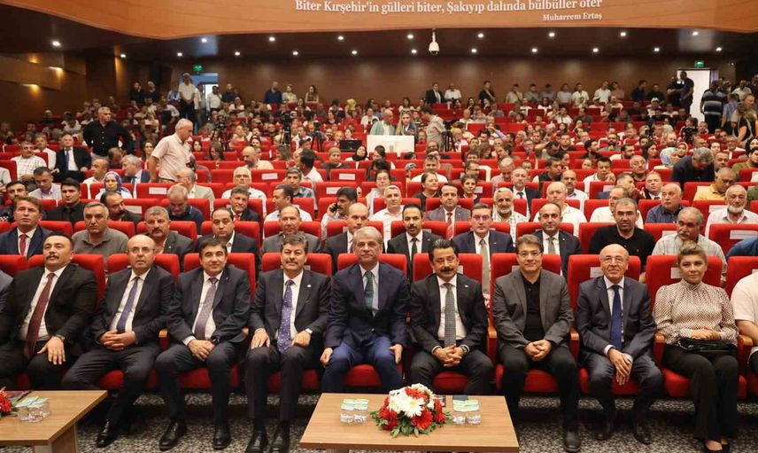 Kırşehir'de ataların sesi yeniden yükseliyor: Neşet Ertaş festivali açıldı