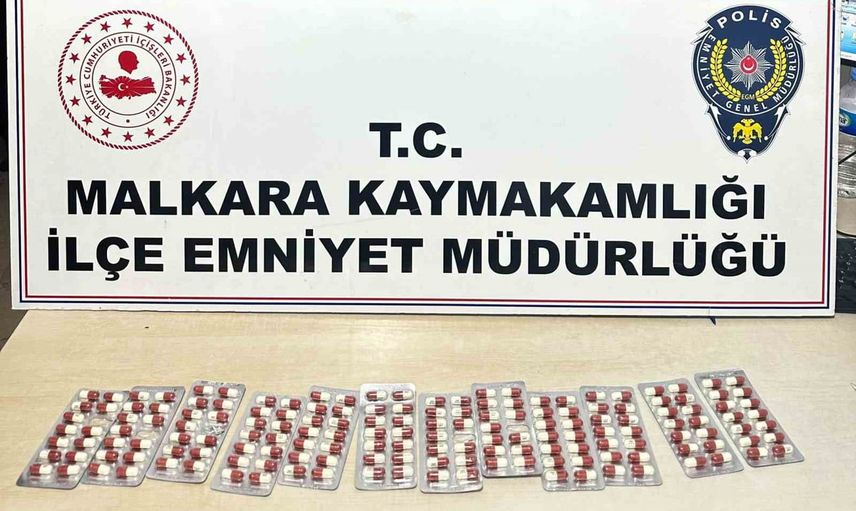 Malkara’da park halindeki araç takibe takıldı: 211 hap ve 24 bin 505 lira ele geçirildi