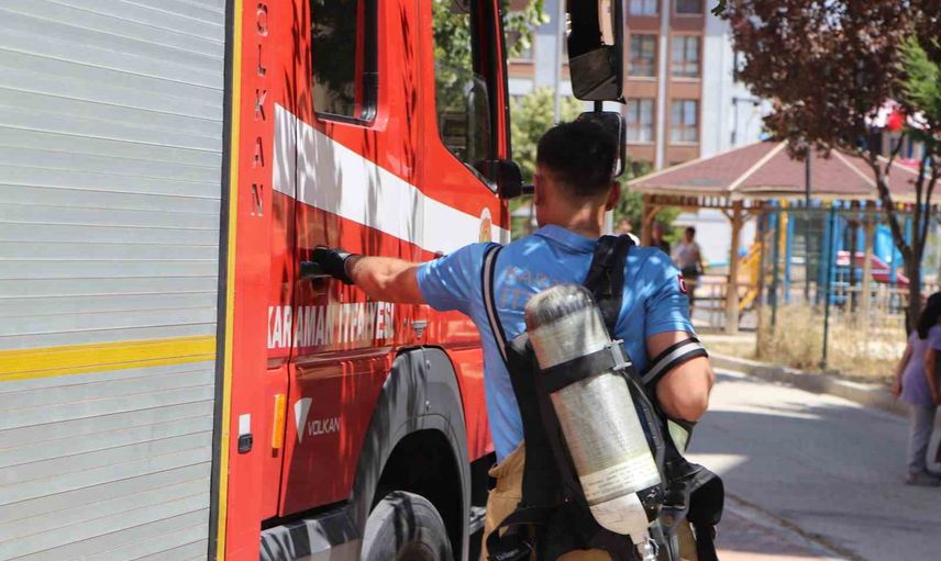 Dumanı fark eden komşular müdahaleyi hızlandırdı: Karaman'da daire yangını söndürüldü