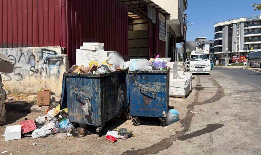 Başkan değişti, sokaklar aynı: Buca'da çöp isyanı