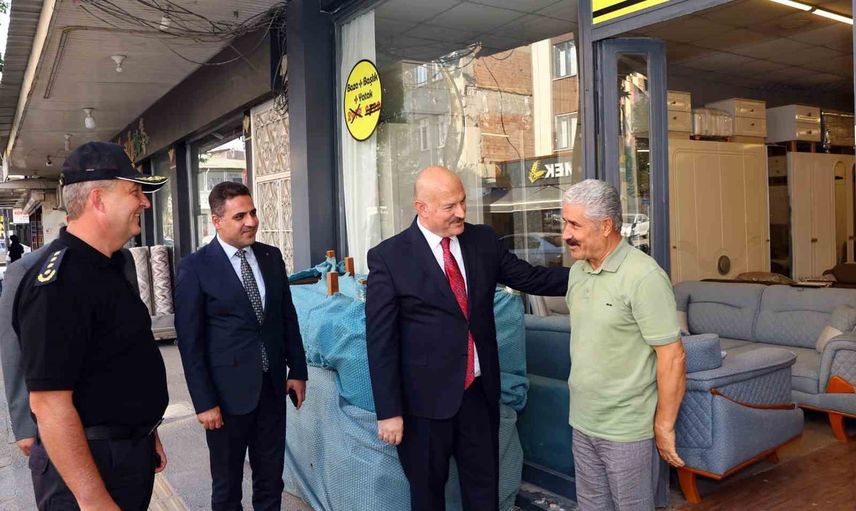 Adıyaman'da esnafın taleplerini dinleyen vali