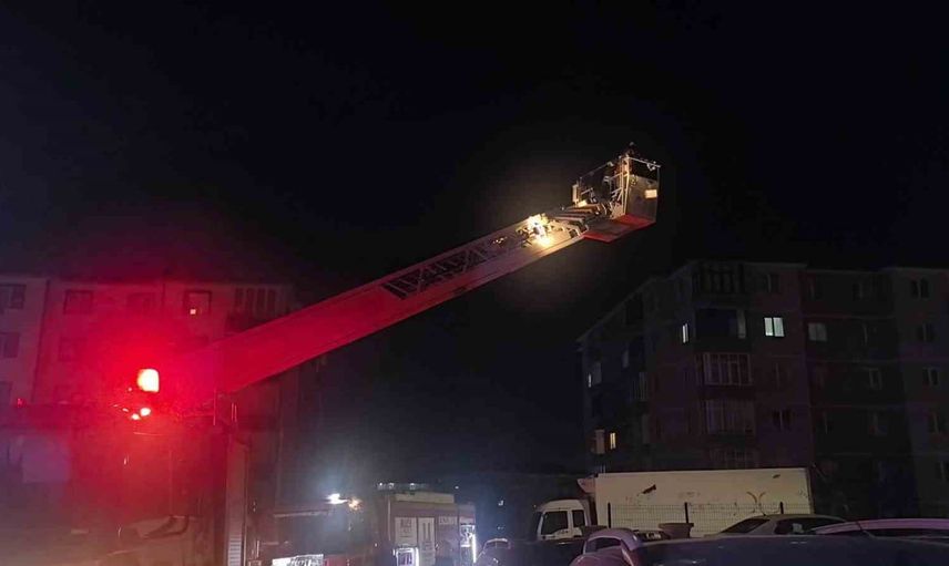 Palandöken'de gece yarısı 5. kat yangını paniğe yol açtı