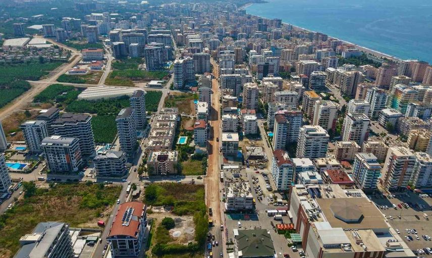 Sıcak asfalt çalışmaları Mahmutlar Atatürk Caddesi'nde etap etap tamamlanıyor