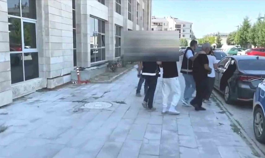 Kütahya'da piyasaya sahte para sürmeye çalışan 4 kişi gözaltına alındı