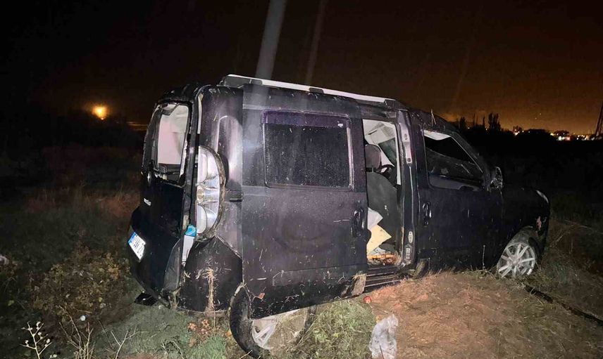 Kırıkkale'de yağışta takla atan hafif ticari araç: 1 ölü, 4 yaralı