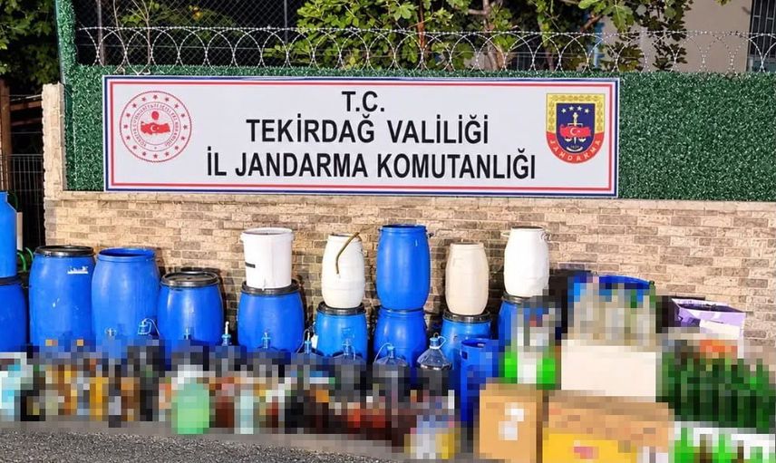 Malkara'da jandarma evde 1 ton 120 litre sahte içkiye ulaştı