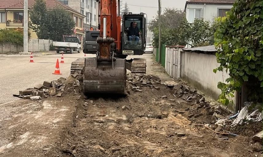 Çilimli’de yaya güvenliği için kaldırımlar yenileniyor