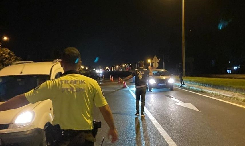 Düzce'de şok denetimlerde 52 aranan yakalandı, 16 kişi tutuklandı