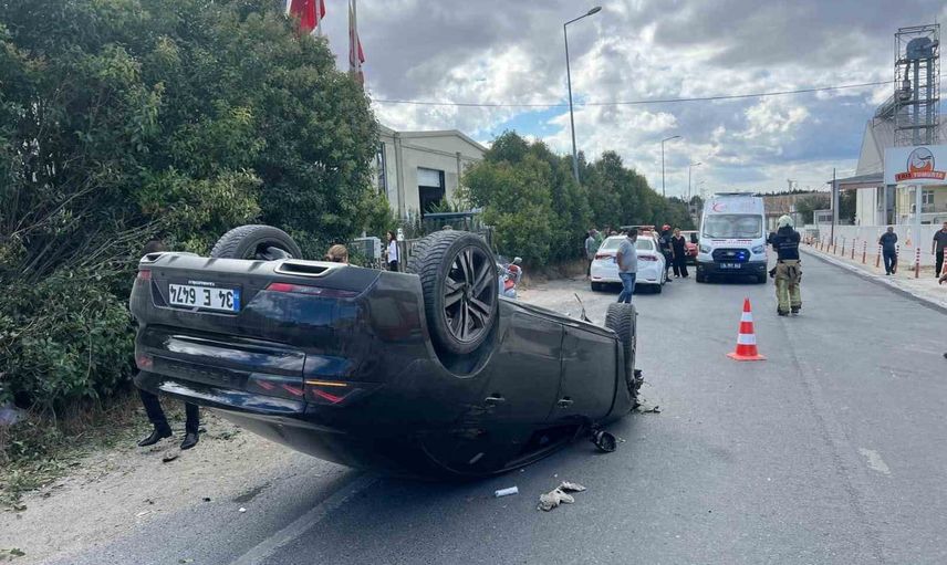 Silivri'de fabrika çıkışı kamyonu fark eden sürücü takla attı