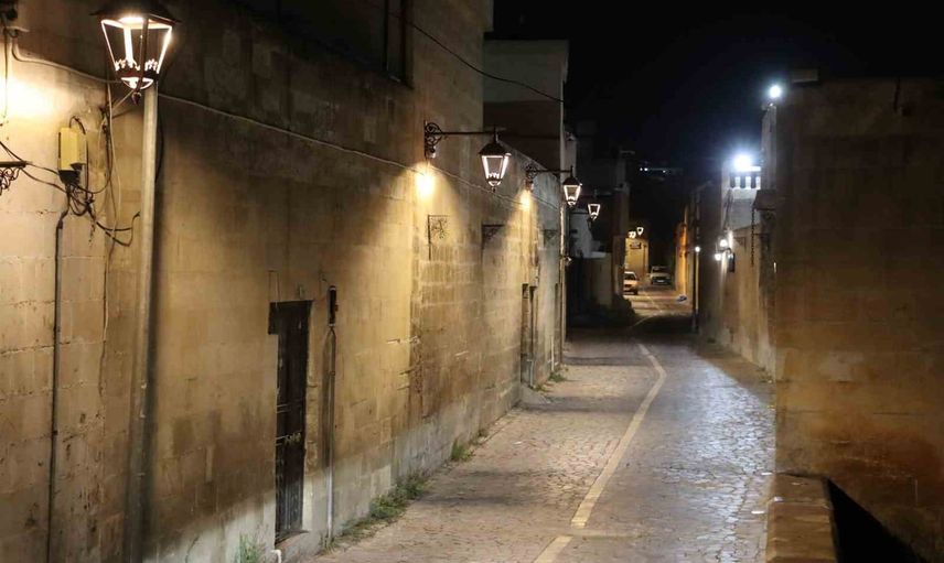 Şanlıurfa'nın tarihi silueti geceye taşındı