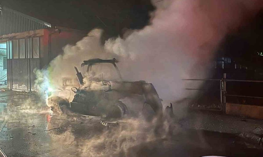 Taşağıl'da çiftlik yangını iş makinesini kullanılmaz bıraktı