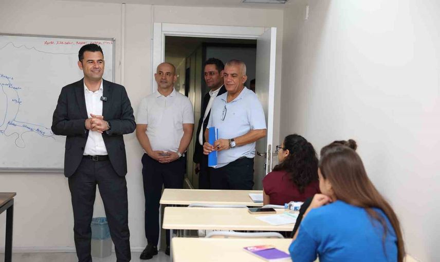 etüt merkezi gençlere ücretsiz kurs, kaynak ve moral desteği sunuyor