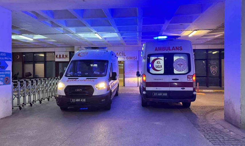 Sınır bölgesinde devrilen otomobil: 10 göçmen yaralandı