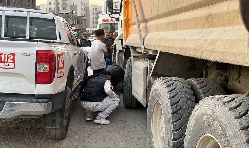 Hatay'da kör noktada kalan motosiklet sürücüsünün ölümü güvenlik kamerasına yansıdı