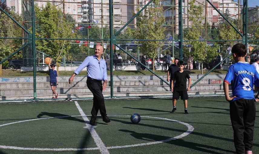 Parklarda üç bin çocukla buluşan atölye programı Ahmet Pembegüllü Parkı'nda sona erdi