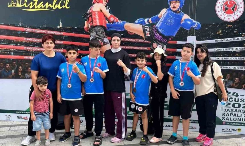 Minik muaythaiciler Sivas için 4 madalya kazandı