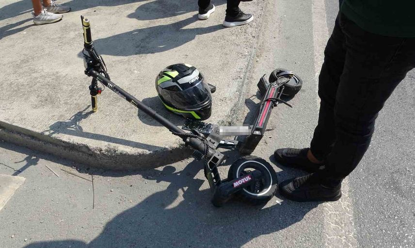 Kartal'da yoğun caddede çarpışma: scooter sürücüsü ağır yaralandı