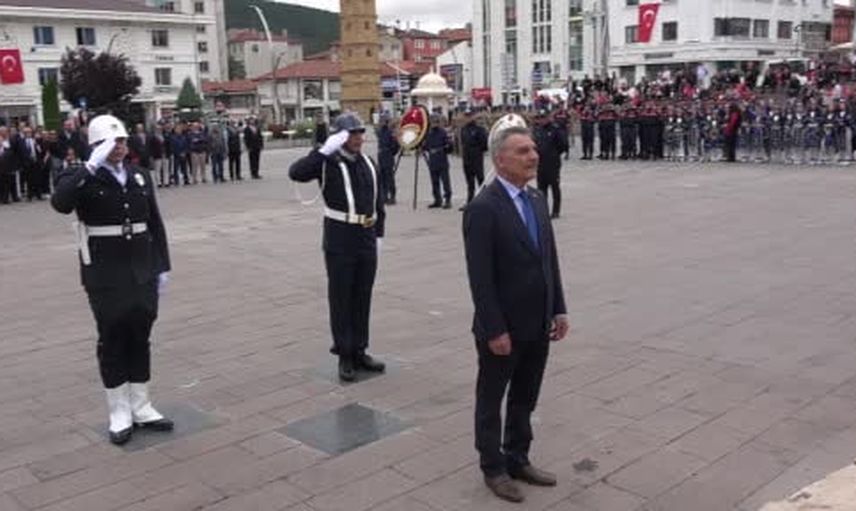 Komandoların zeybek gösterisi törene damga vurdu