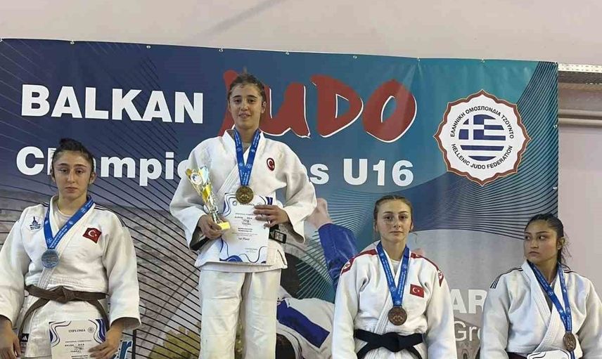 İzmir’in judocuları Arta’dan üç madalyayla döndü