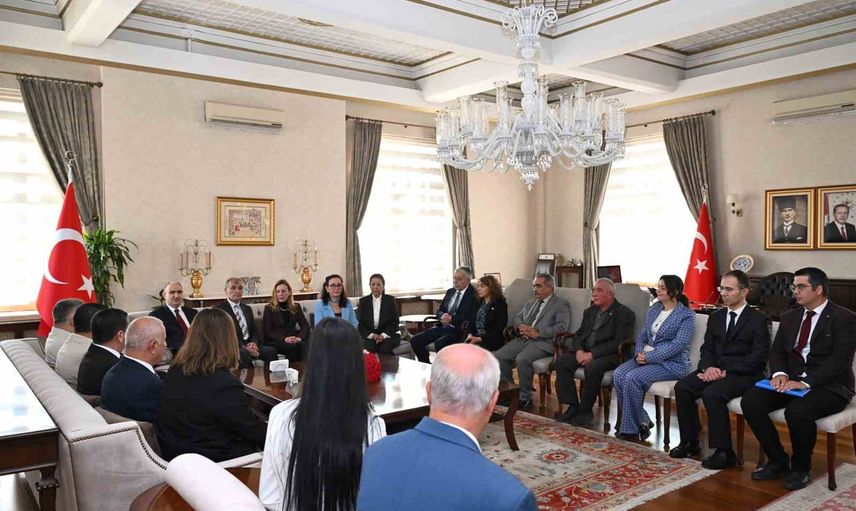 Muhtarlarla buluşma: Manisa'da yerel hizmetlerde tecrübe ve dönüşüm ön planda