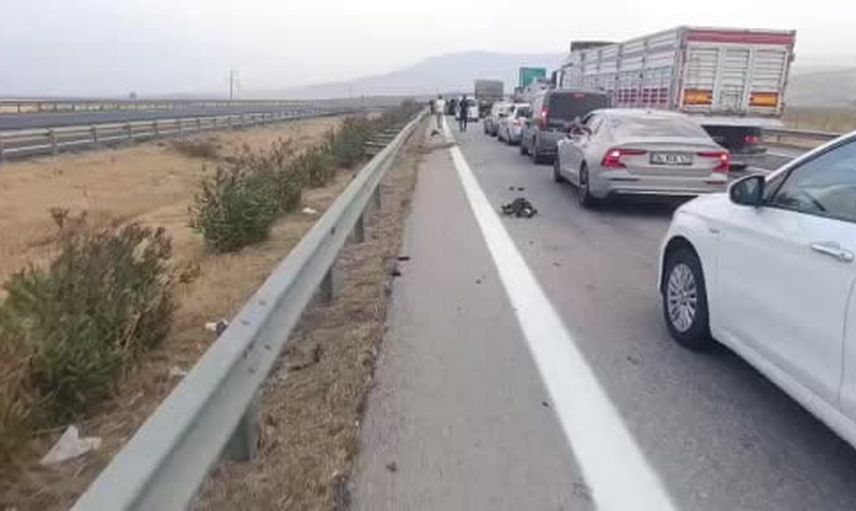 Nurdağı kesiminde savrulan otomobil tıra çarptı, üç kişi yaralandı
