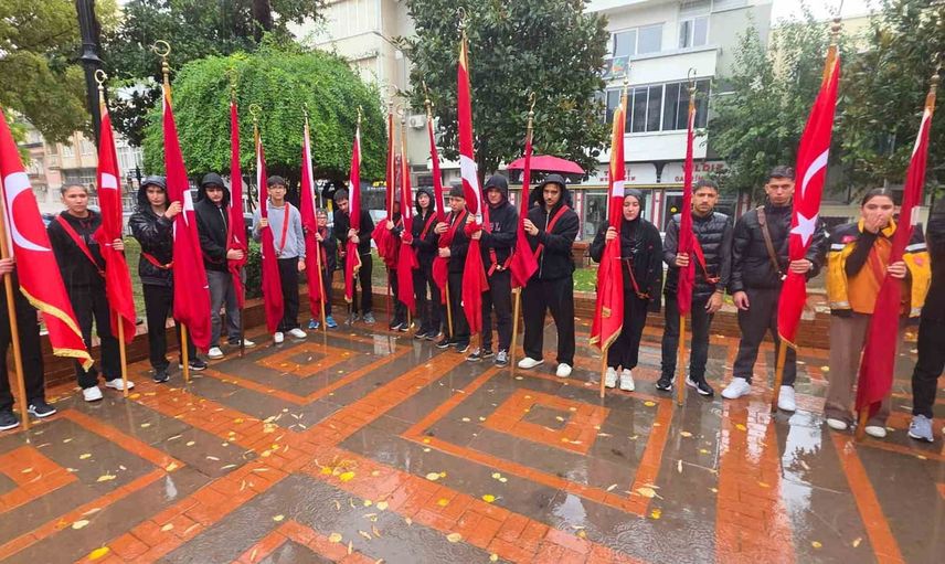 Nazilli'de cumhuriyet kutlaması yağmur altında birlik mesajı verdi
