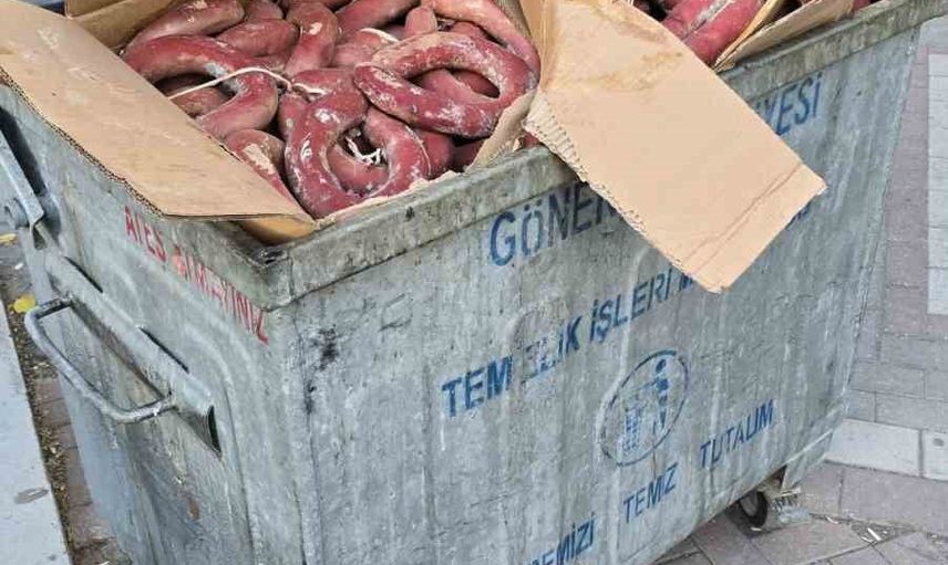Fuarda atılan sucuklar Gönenlileri huzursuz etti