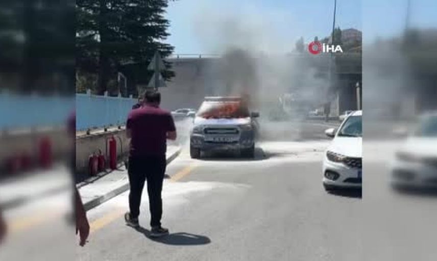 Mamak'ta zabıta aracı alev alarak kullanılamaz hale geldi
