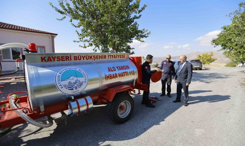Kırsala hızlı müdahale için traktör arkası 3 tonluk yangın söndürme araçları