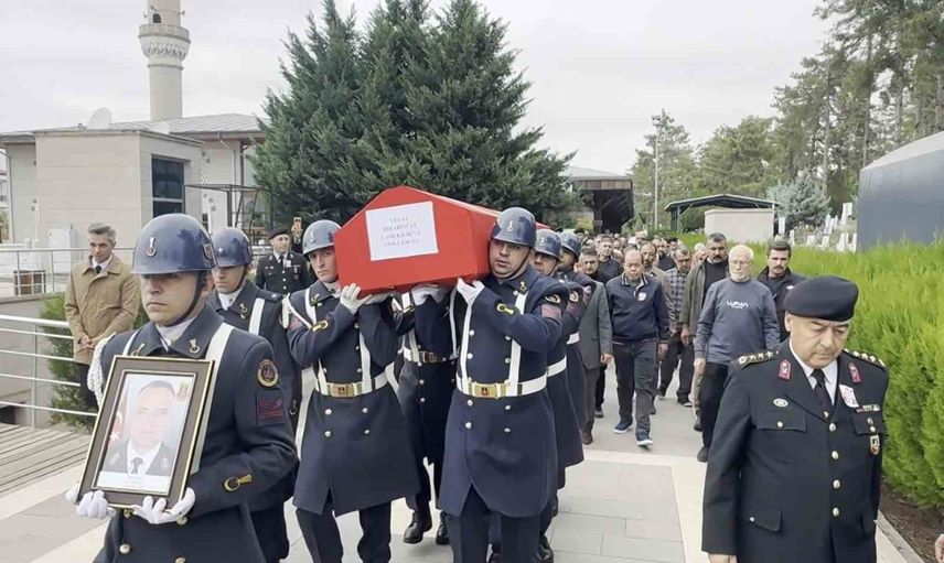 Spor yaparken kalp krizi geçiren başçavuş Aksaray'da son yolculuğuna uğurlandı