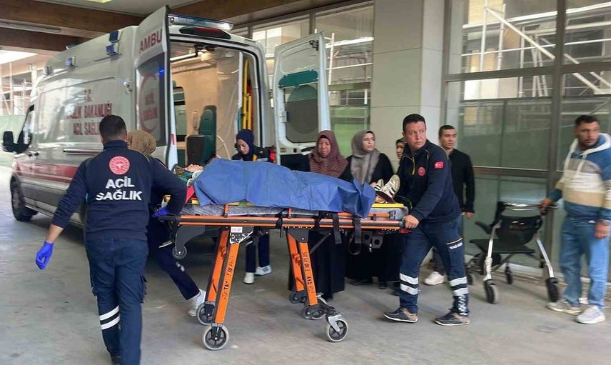 bostanözü'nde iş taşıyan patpat devrildi: 8 kişi yaralandı
