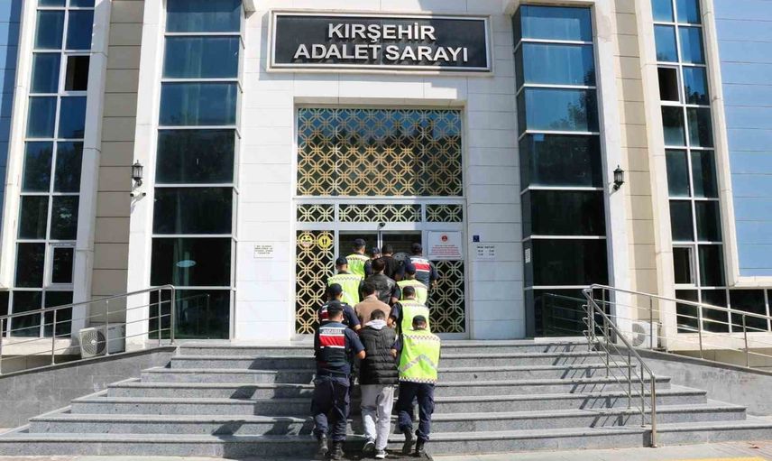 Jandarma baskını sonrası üç tutuklama: Kırşehir'de iş yerinde uyuşturucu ve silah ele geçirildi