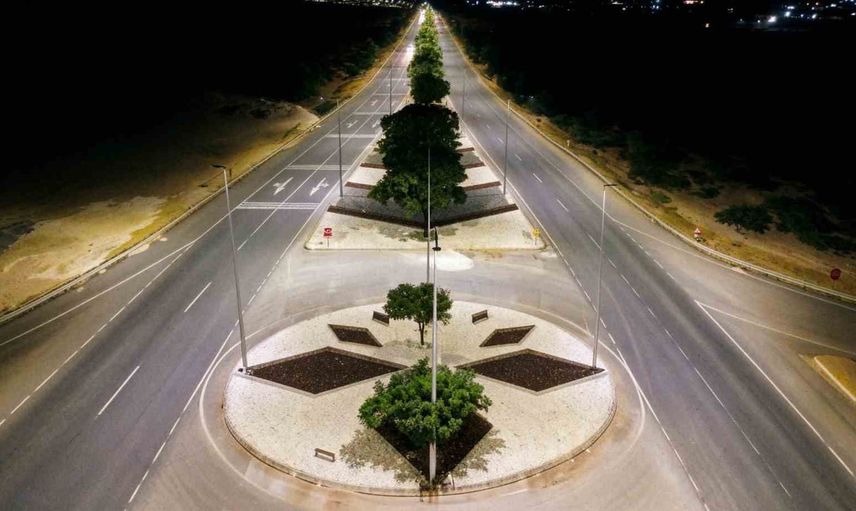 Şanlıurfa GAP Havalimanı yolunda 472 yeni direkle gece aydınlığı