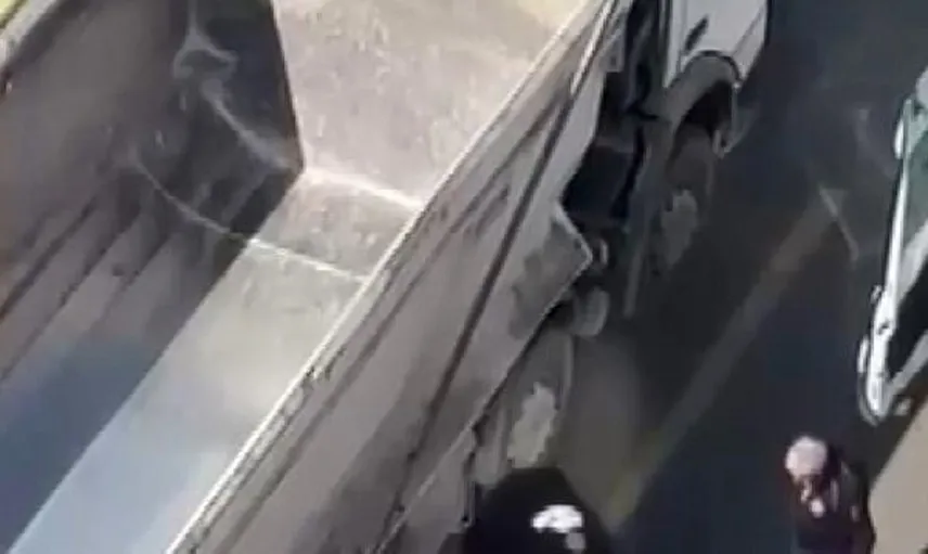 Sanayi Mahallesi'nde kamyon çarpması sonucu yaya hastaneye kaldırıldı