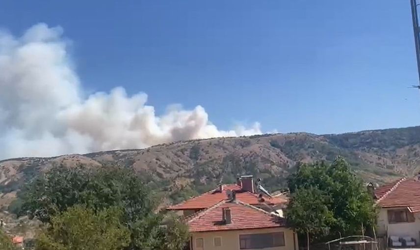 Kızılcahamam ile Çerkeş sınırında alevlerle mücadele sürüyor