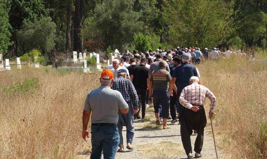 Tahliye sırasında kalp krizi: Aksu yangınında 53 yaşındaki yurttaş uğurlandı