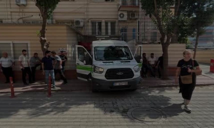 Adana'da eski eşinin silahlı saldırısında hayatını kaybeden kadın defnedilecek