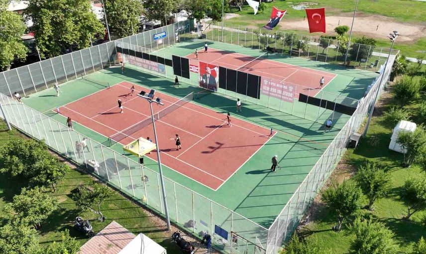 Beach Park'ta ücretsiz tenis kurslarıyla kortlara erişim