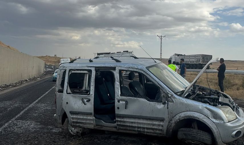 Cizre'de kamyonetin takla atmasıyla aynı aileden 2'si çocuk 6 kişi yaralandı