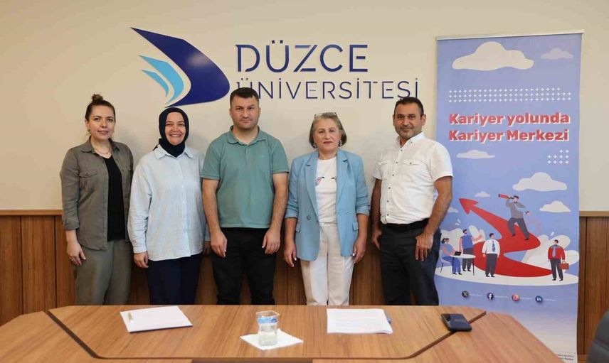 Üniversiteye yeni başlayanlara kapsamlı rehberlik: ders kaydı, geçiş ve mezuniyet süreçleri anlatıldı