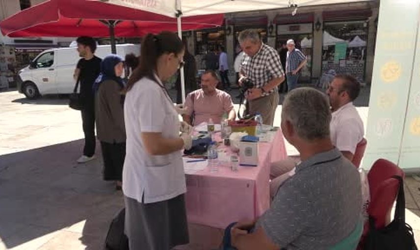 Nasrullah meydanı'nda halk sağlığı sokağı yoğun ilgi gördü