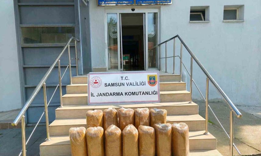 Samsun'da Atakent'te durdurulan araçta 60 kilo kıyılmış kaçak tütün ele geçirildi