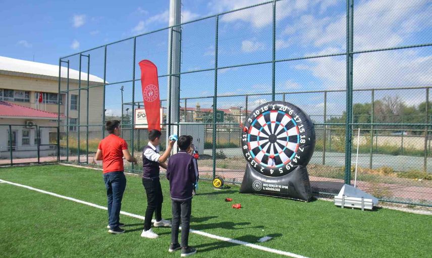 Bulanık'ta gençler sporla buluştu, şenlikte rekabet ve neşe vardı