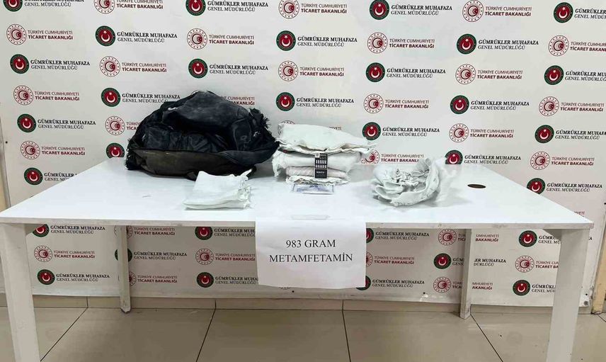 Esendere gümrük kapısında iki ayrı yöntemle 1 kilo 513 gram metamfetamin ele geçirildi